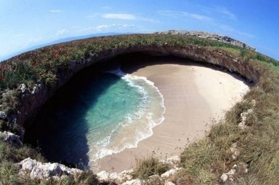 玛丽埃塔岛：藏在小岛“肚子”里的人间仙境